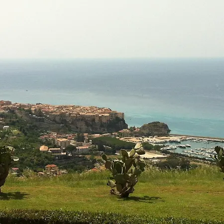 Appartement Il Giardino Su Tropea - A Garden Overlooking Tropea *