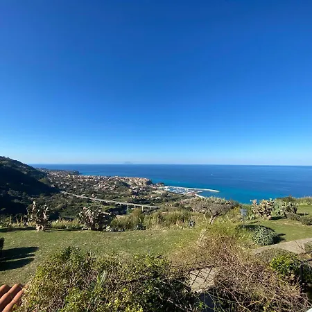 Appartement Il Giardino Su Tropea - A Garden Overlooking Tropea *