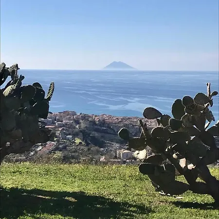 Il Giardino Su Tropea - A Garden Overlooking Tropea Parghelia