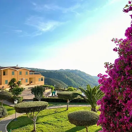 Il Giardino Su Tropea - A Garden Overlooking Tropea *