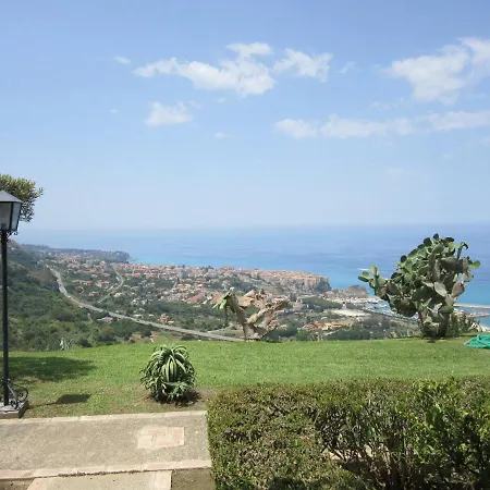 Appartamento Il Giardino Su Tropea - A Garden Overlooking Tropea *