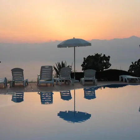 Il Giardino Su Tropea - A Garden Overlooking Tropea * Parghelia