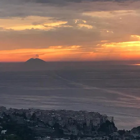 Appartamento Il Giardino Su Tropea - A Garden Overlooking Tropea *